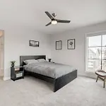 Elegant Townhouse In The Heart Of Calgary