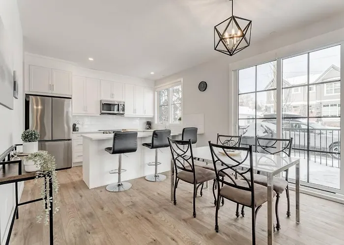 Elegant Townhouse In The Heart Of Calgary