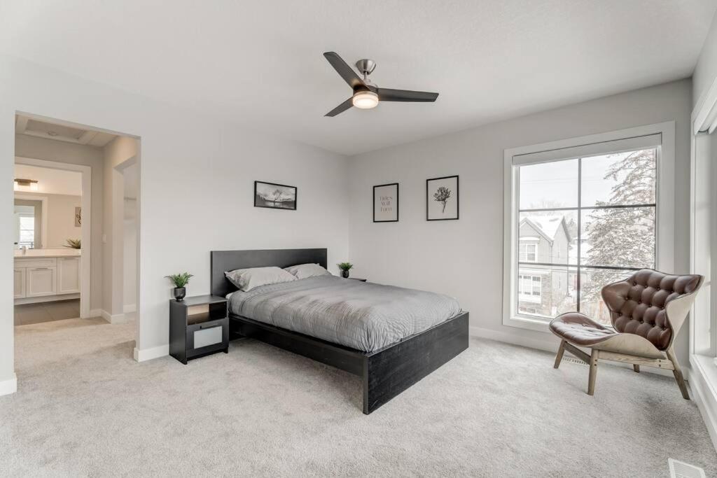 Elegant Townhouse In The Heart Of Calgary