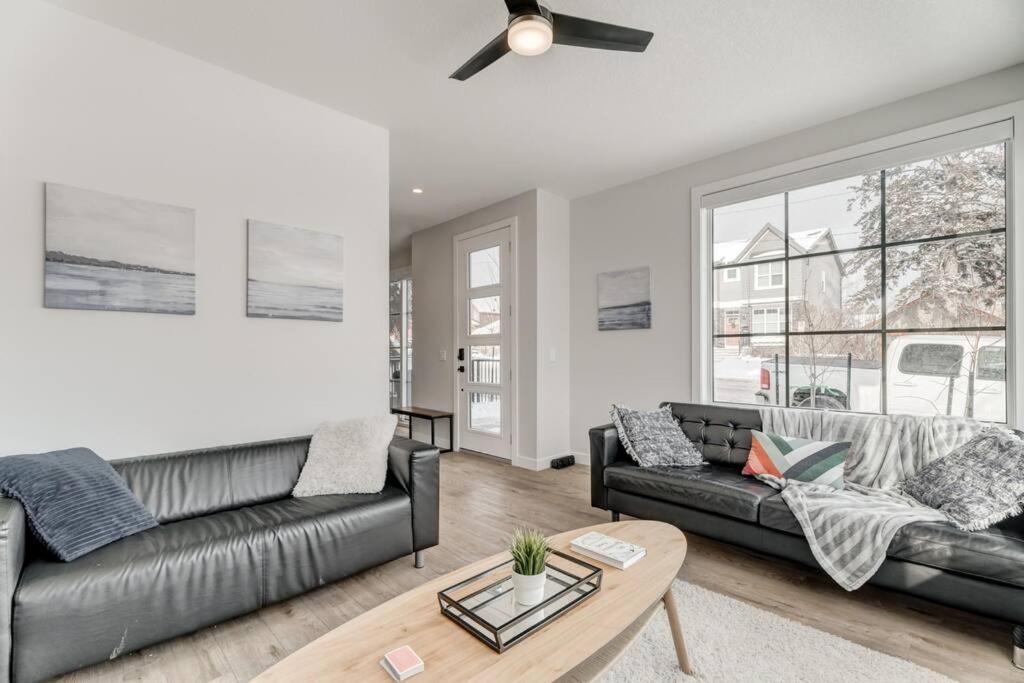 Elegant Townhouse In The Heart Of Calgary
